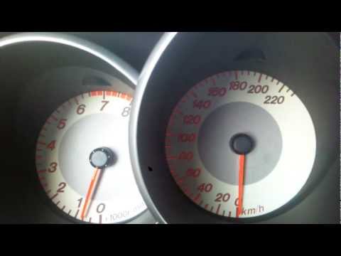 Video: Si ta ndryshoni rripin e makinës në një Mazda 3?