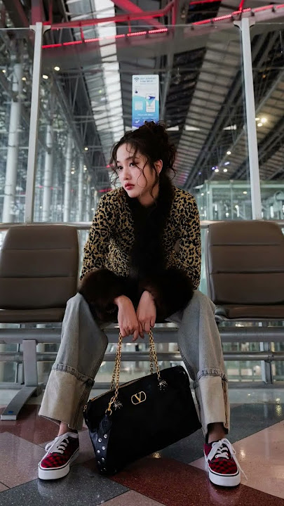 LOOK AT HER OH MY GOD SAROCHA FLY TO PFW26 #ValentinoSS26xFreen #srchafreen