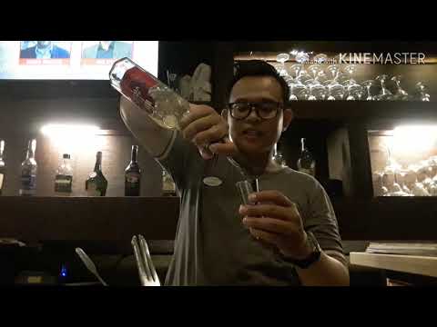Video: Cara Membuat Vodka Martini Yang Sempurna: Goncang Atau Kacau