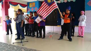 Nyanyian lagu patriotik.