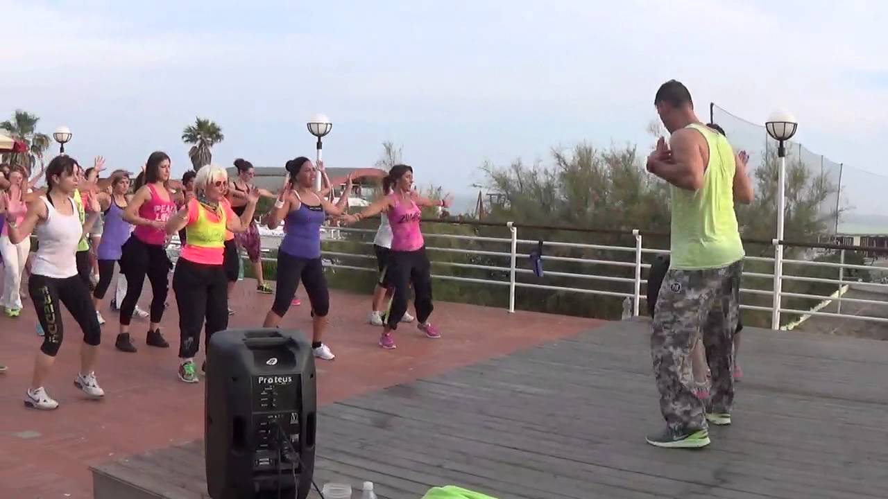 Zumba con Fiammetta Castellana - Mas Que Tu Amigo ritmo sa musika