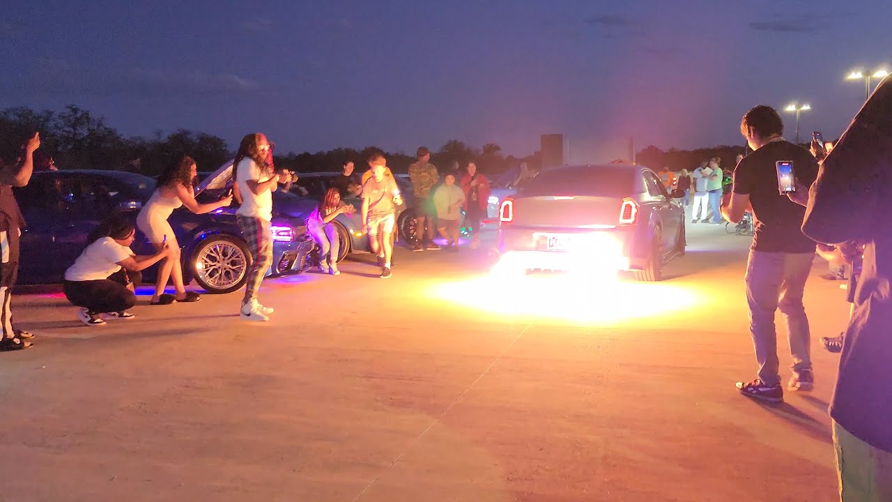 WAM2023 Fridaynight light's car show... 😎🥳😁 