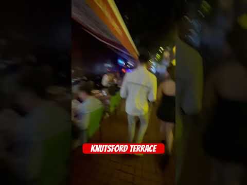 Videó: Éjszakai élet a Knutsford Terrace-en, Hong Kong: legjobb bárok, klubok, & Továbbiak