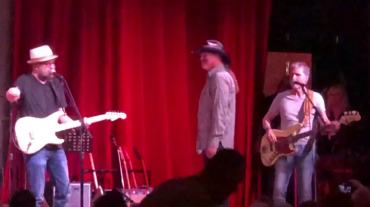 Exile (with Trace Adkins) Kiss You All Over 4/23/2...