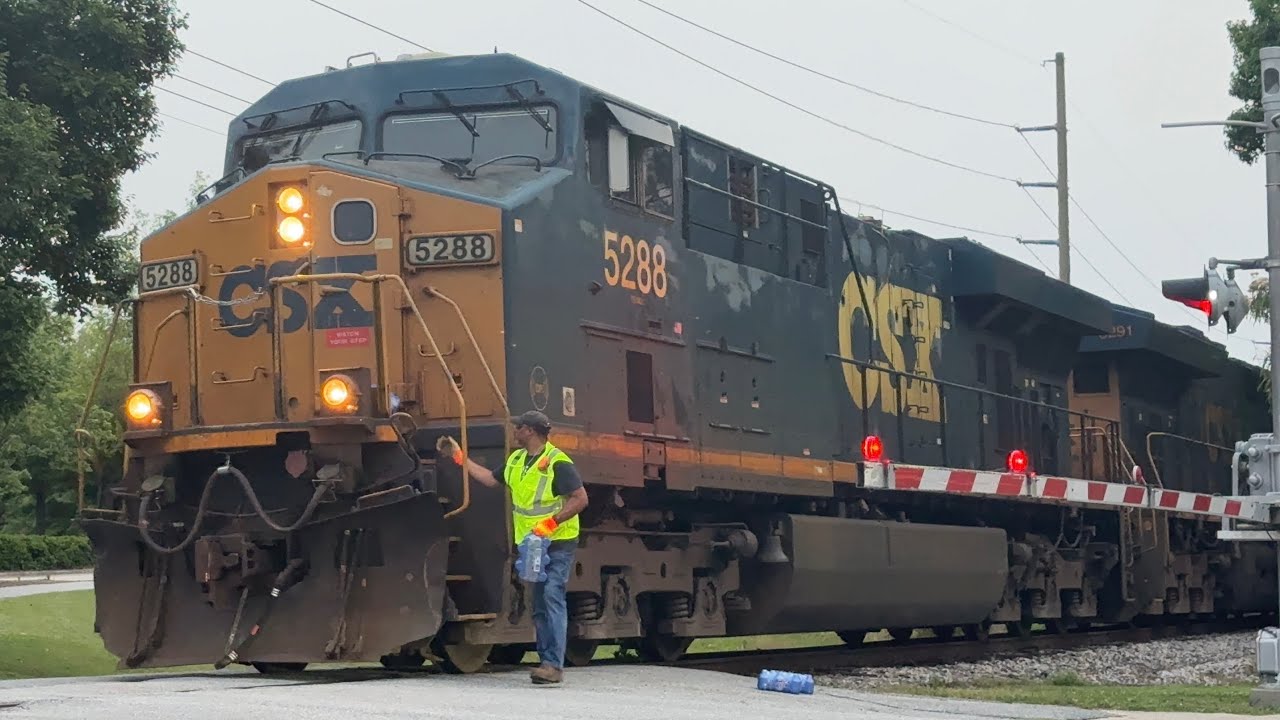 Csxt Conductor CSXT L234 grabbing conductor & proceeding on the CLNA main in ...