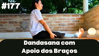 Dandasana com Apoio dos Braços - 1000 Posturas Fáceis de Yoga