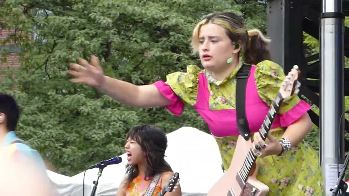 The Linda Lindas - Growing Up - Pitchfork 2022 Chi...