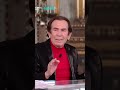 Giucas Casella: capelli bianchi e orecchie sotto la lente #shorts