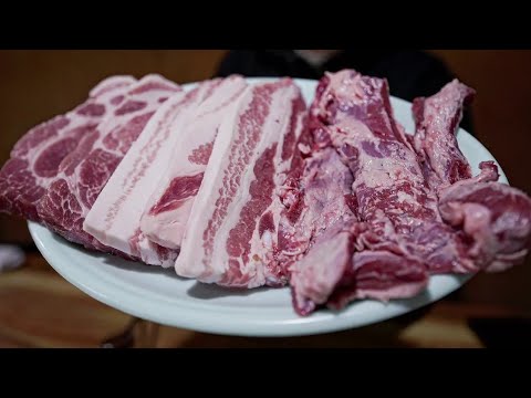 미친 맛집입니다. 삼겹살 떡지방 다 떼어낸 봉다리 보고 마음이 푸근해졌습니다.