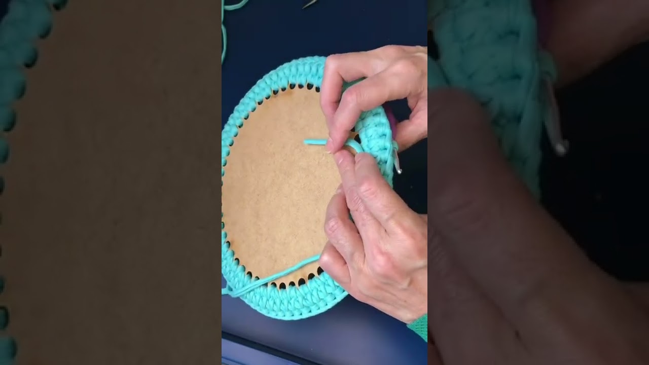 como fazer crochet  na base mdf#dicasdecrochê #aprendacrochet #pontosdecrochet #crochet #fiodemalha