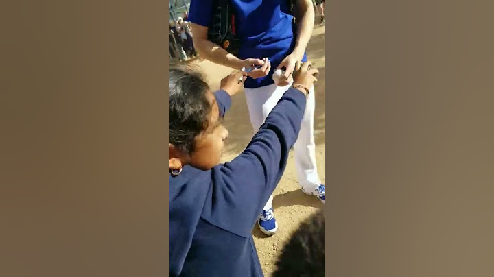 Freddie Freeman Dodgers signing autograph for the kids in Courtesy of Dontays Dugout for the ball. 🙏
