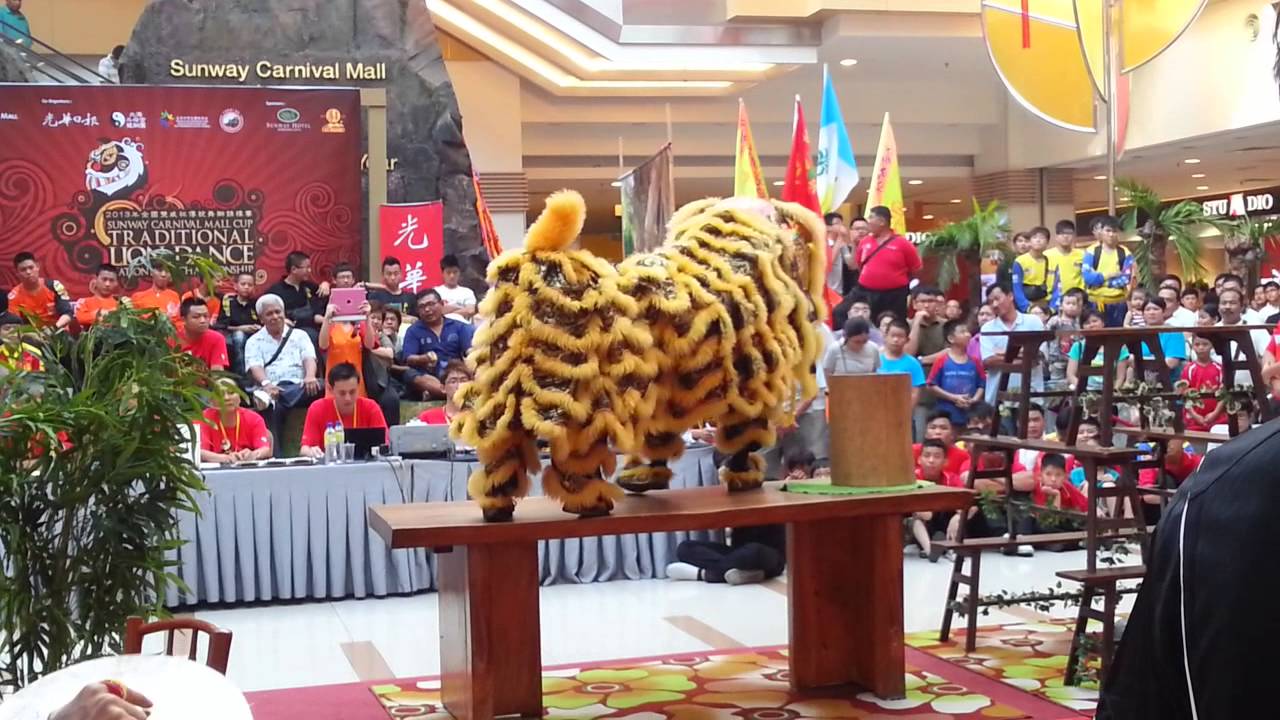 Traditional Lion Dance Championship 2013 Pt 5 @ Sunway Carnival Mall