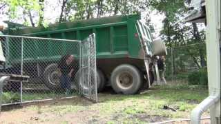 Ron & apryl order a couple yards of pea gravel for abby's dog yard at
pvybe fargo. the gal delivered. nice before and after, eh?