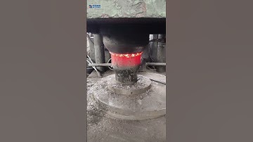 The video shows the pressing process of concentric reducers. #fittings #reducers #eccentric