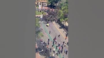 POLICE RUN AWAY FROM ANGRY PROTESTORS Chaos In CBD As GEN Z S Chase Police Officers 