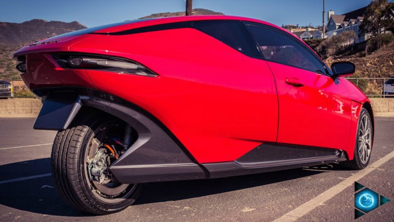 EL INCREIBLE COCHE DE TRES RUEDAS