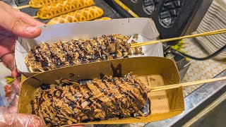 Students Selling The Best Waffles In Karachi | Cheapest Waffles With Amazing Toppings | Foodie Boys