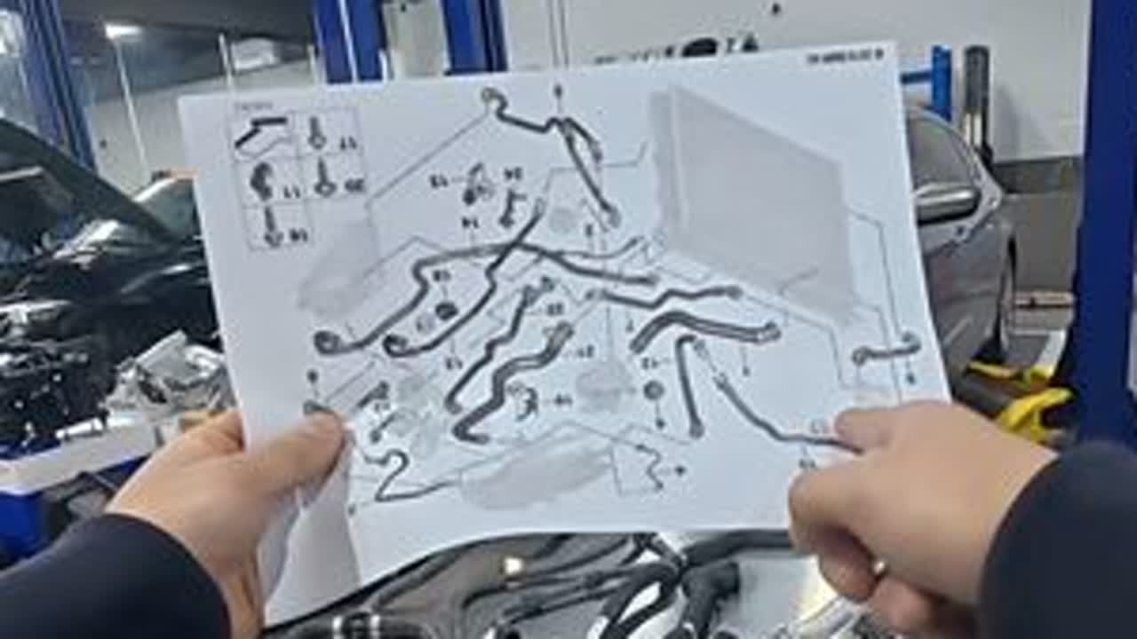 17万公里的宝马530 第一视角整备17万公里宝马530 更换全车水管 漏水三件套 全车油水大保养#撸车日常 #第一视角 #宝马爆水管的预兆 #宝马530li #宝马专修