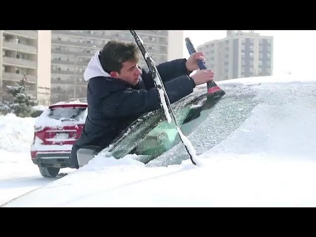 Trucs hivernaux: dégivreur pour pare-brise en aérosol 