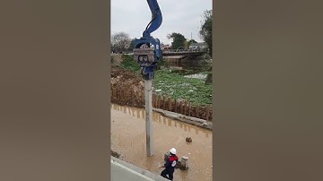 Đóng cọc bê tông bằng công nghệ búa rung gắn máy xúc đào 0988 601 755