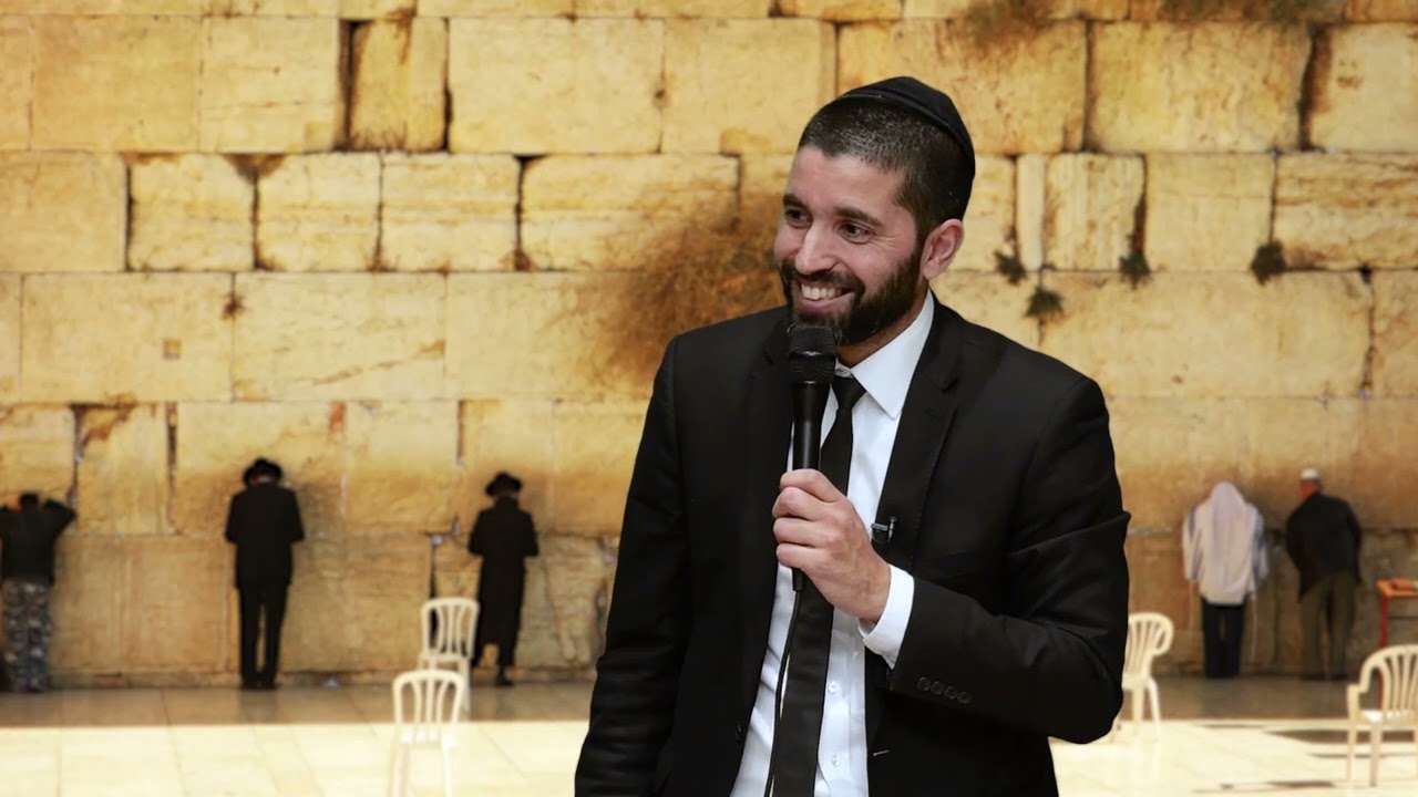 האברכים יצאו לכותל, מצפים לישועה, ואז... דפיקה על הכתף 😲 הרב שניר גואטה בסיפור אמונה מטורף - כתוביות