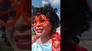 Peio Turístico Comigo Dona Alegria Por Um Dos Monumentos