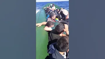 يابحر عطفك علينا وخلي امواجك حنينة 