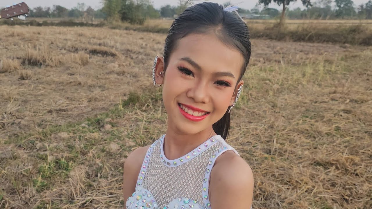 เกิดมาในชีวิตน้องธิดาลาวพึ่งจะเคยครั้งแรก