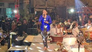 Download Lagu Ninggal Katresnan NIKEN SALINDRY Live Wagir Malang MP3 Download Lagu Ninggal Katresnan NIKEN SALINDRY Live Wagir Malang MP3