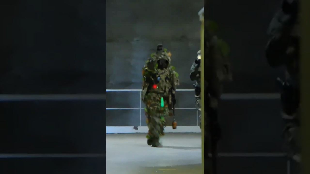 GHILLIE DUDE ON CQB 