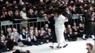 Satmar Rebbe dancing Mitzvah tantz at his granddaughters wedding in Israel.