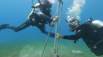 Set up of underwater sediment coring station