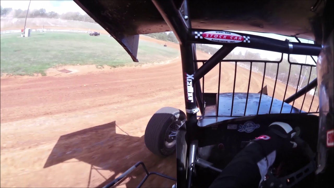 Bradley Galedrige in the #19 Racesaver Sprint car at Bloomington Speedway