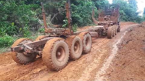 Climbing a very slippery mountain with diff locks installed