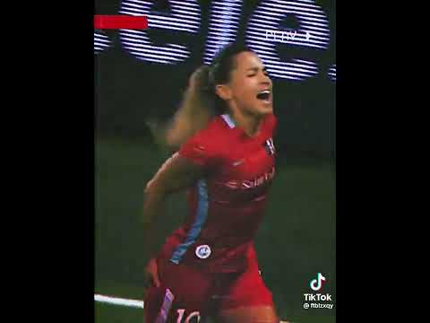 Kadın futbolcu Lo’eau LaBonta’nın gol sevinci olay oldu! Tribünlere karşı twerk yaptı