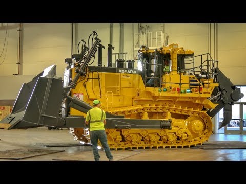 Loading and moving a Komatsu D375Ai bulldozer - YouTube