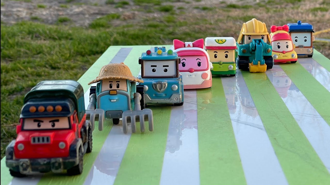 Looking Robocar Poli and friends | Toys Robocar Poli | Poacher | Tracky | Spooky | Amber | Benny