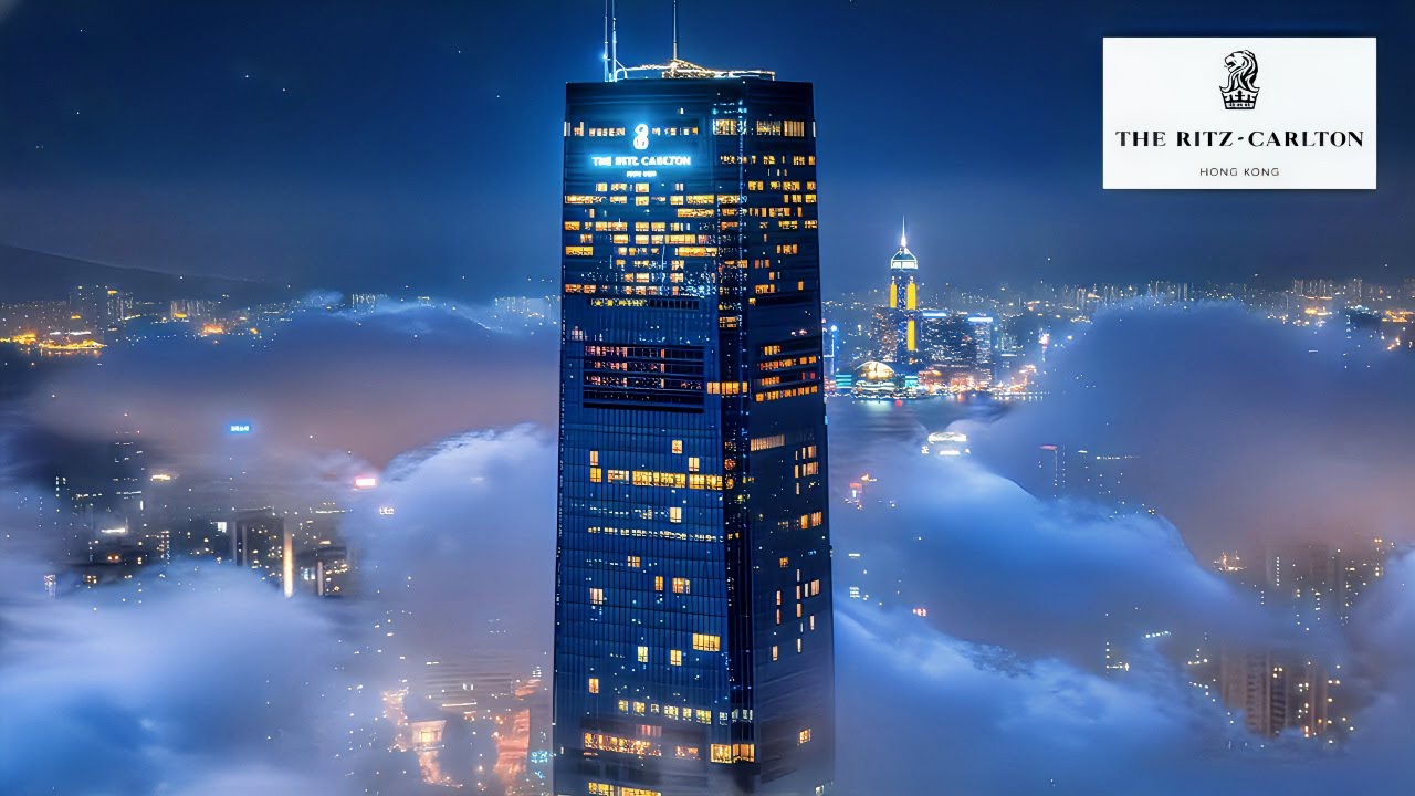 Отель Ritz-Carlton Hong Kong, один из самых высокогорных отелей мира, расположенный над облаками.