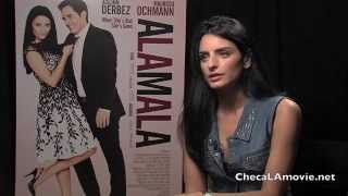 Aislinn Derbez y Mauricio Ochmann se enamoran en &quot;A La Mala&quot;.