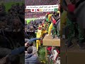 بهذي الطريقة حاولوا سحب المشجع السنغالي جنون ماحدث 