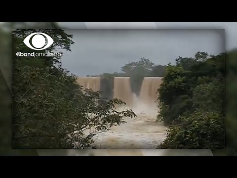 Com chuva, barragens transbordam em Minas Gerais