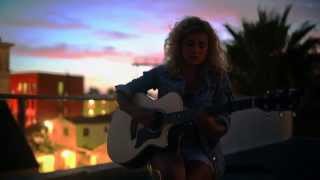 Video-Miniaturansicht von „Tori Kelly - "Funny"“