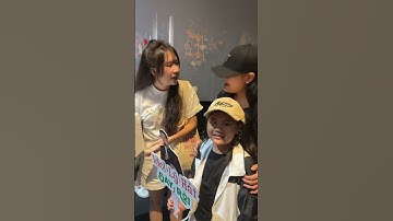 Khán giả Ninh Thuận Phan Rang tặng hải sản cho ekip đoàn phim Lật mặt 7.