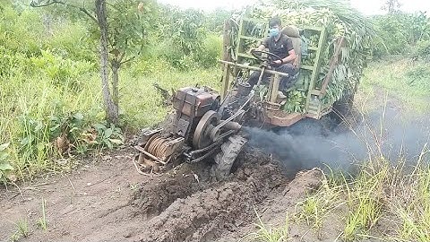 xe công nông 2 câu chở chuối đi đường lây lun rất là khó khăn//#19/KIU 81