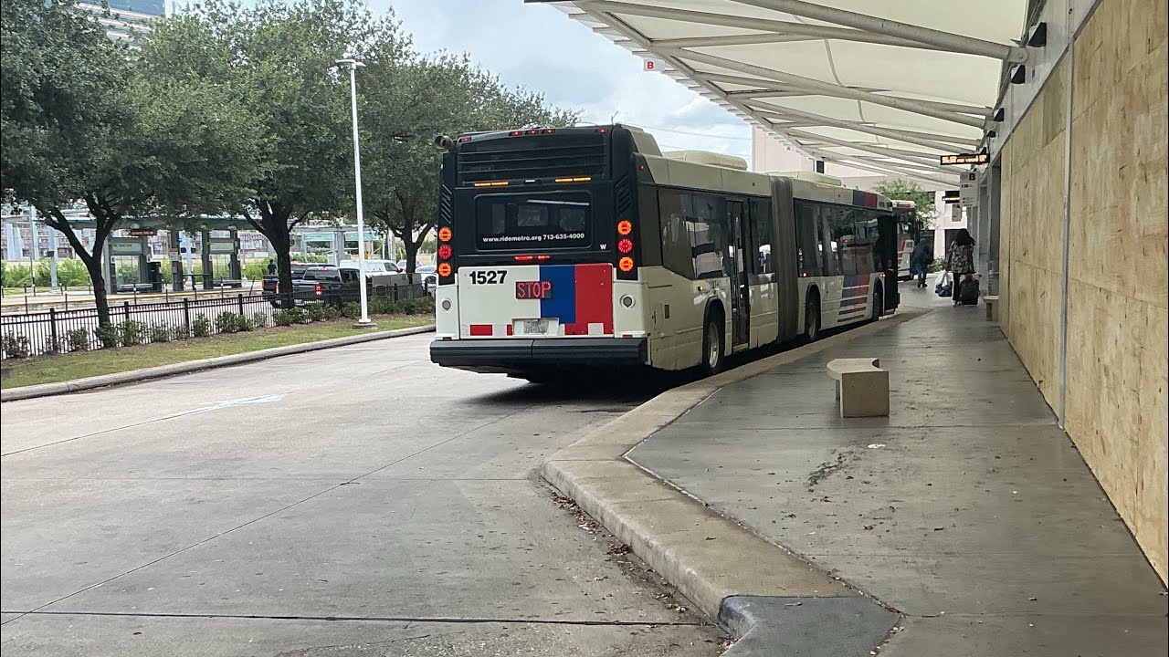 | Rainy Day | Riding Houston METRO 2 Bellaire | Fondren Station to TMC TC |