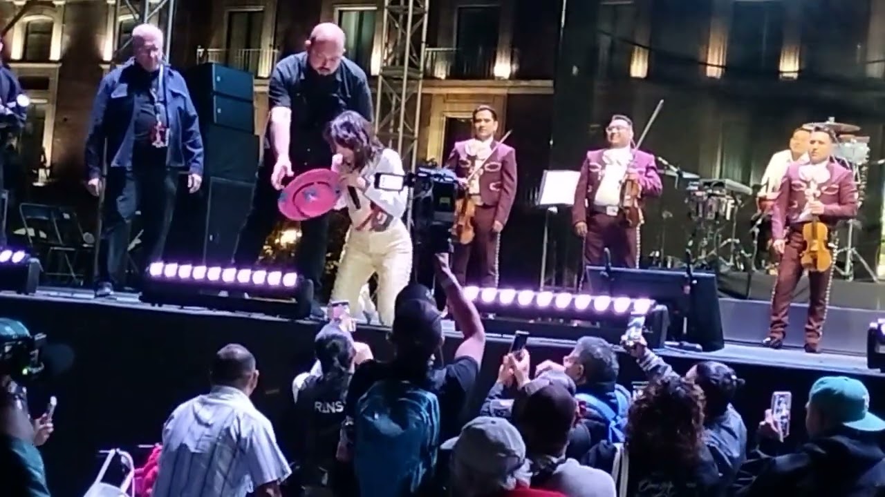 Concierto Majo Aguilar - Paloma negra                2 congreso mundial del mariachi 