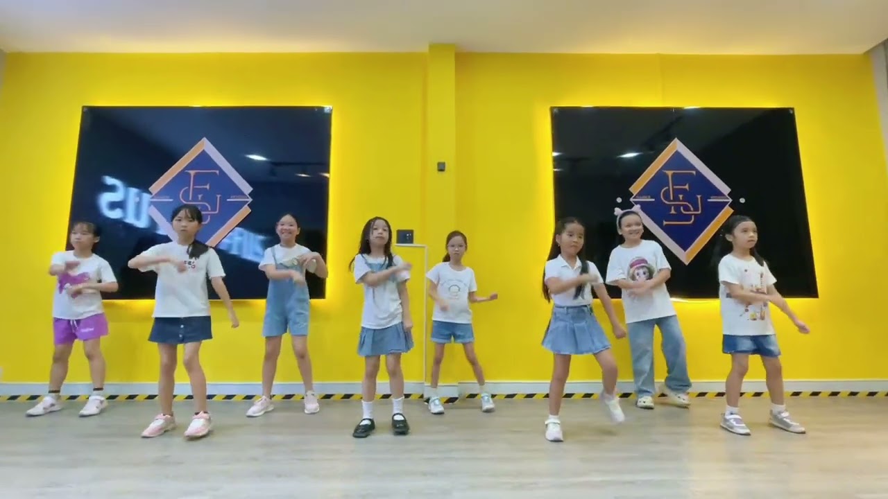 What Makes You Beautiful- One Direction (Dance by Fus's Class)