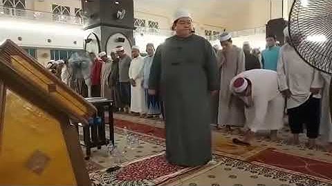 قارئ ماليزى يقلد الشيخ عبد الرحمن السديس بالكربون وكأنه استعار حنجرته وجسده وكأنك فى الحرم