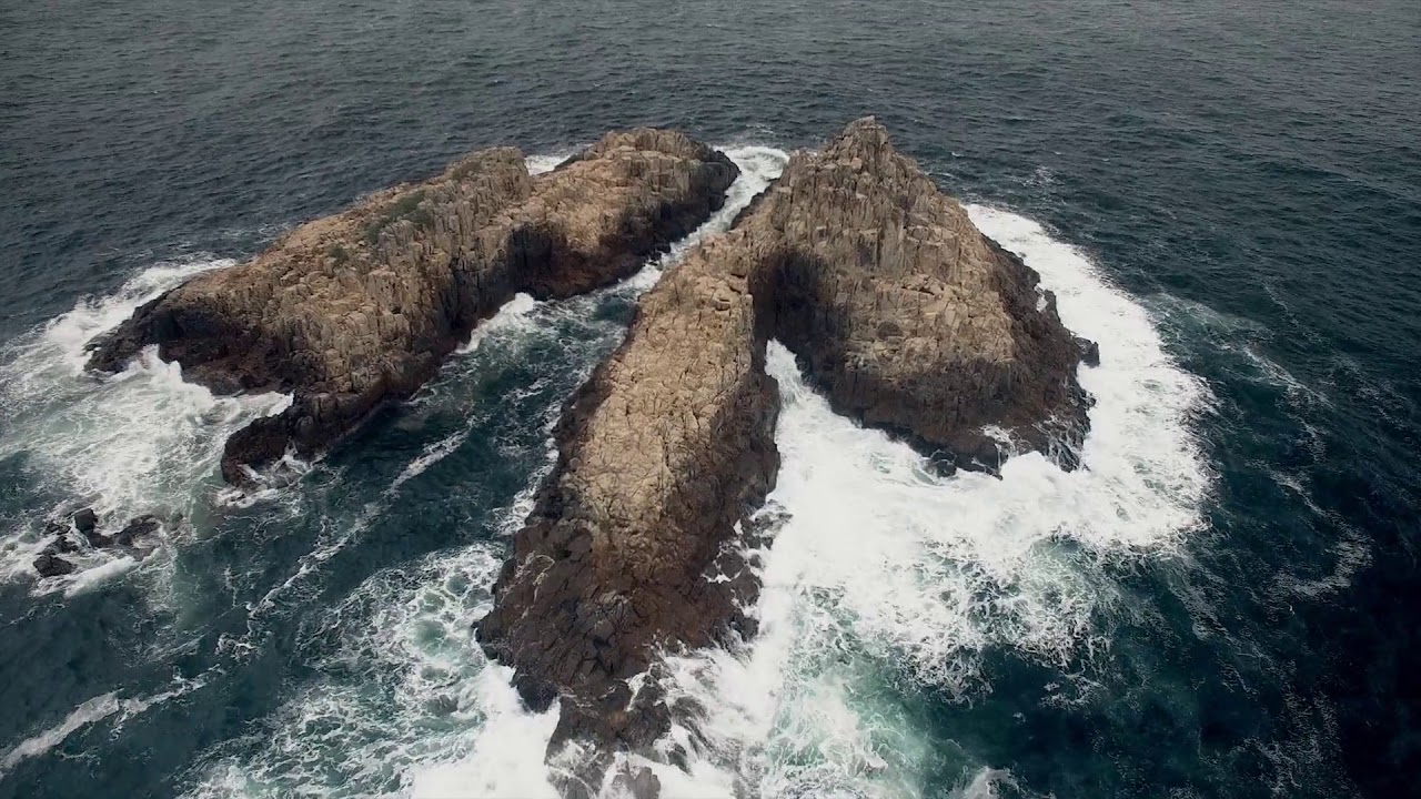 Dissolving in the Embrace of the Wind