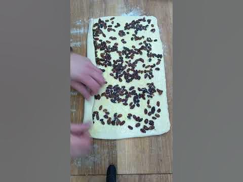 Улитка с патисьером и изюмом - YouTube